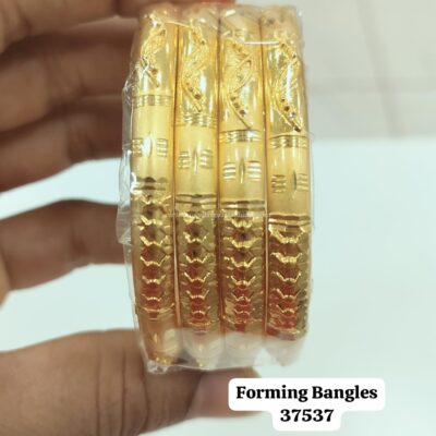 89 Gold forming jewellery