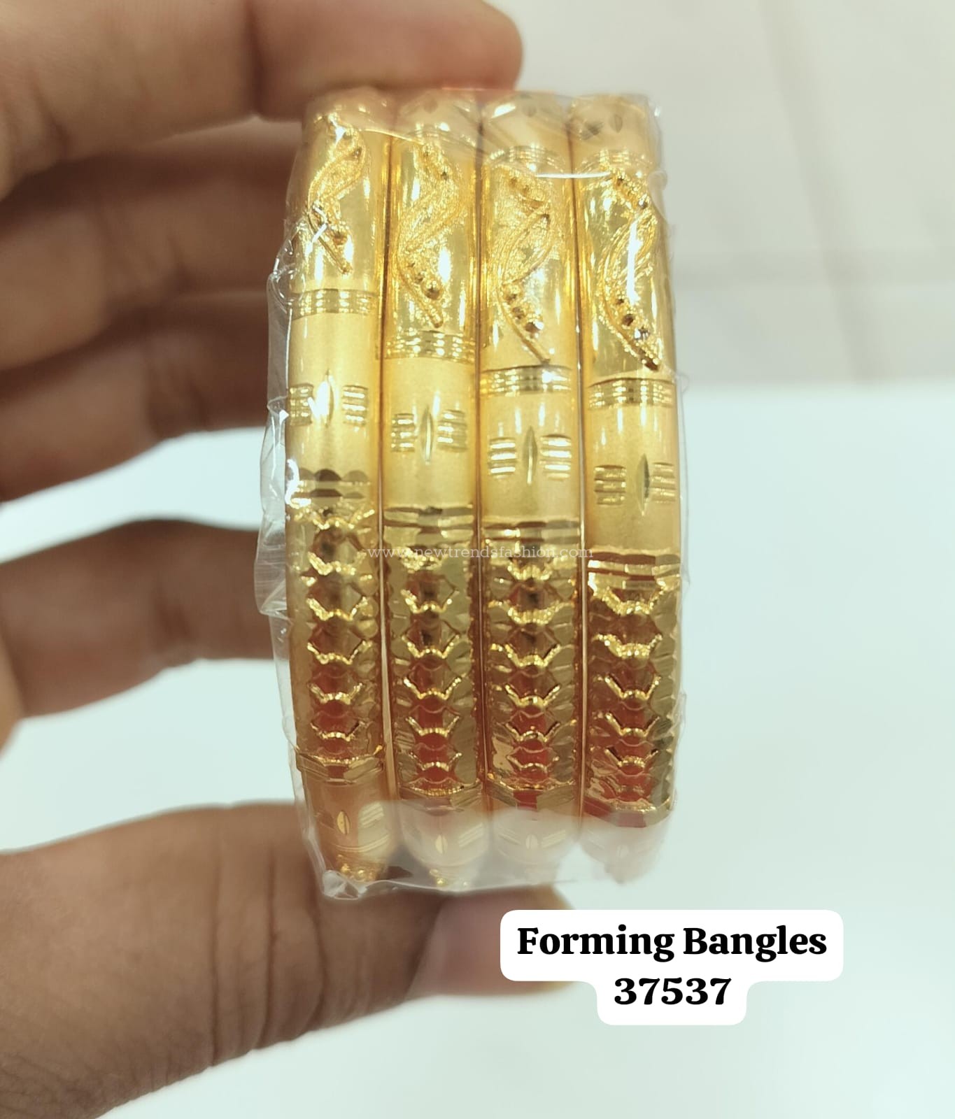 89 Gold forming jewellery