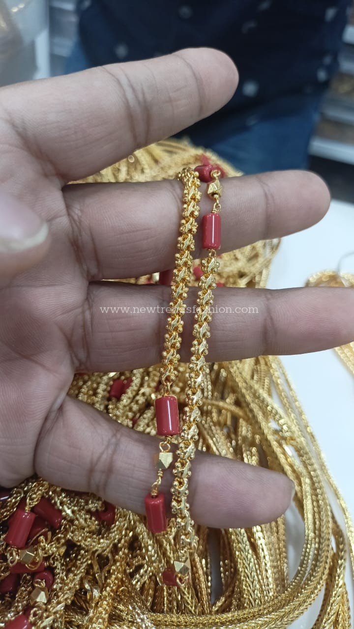 76 Chain with red beads